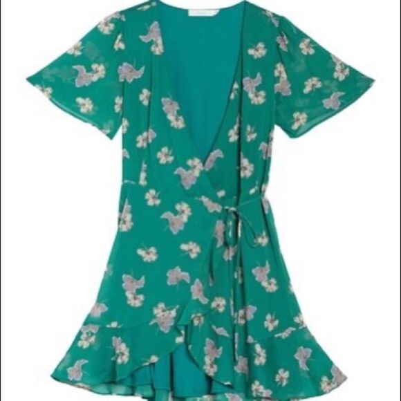 ✨ Lush - Isabella Short Sleeve Wrap Dress✨ - Picture 2 of 4